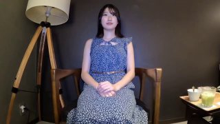 与性感的业余少女进行激烈的性爱,消除压力